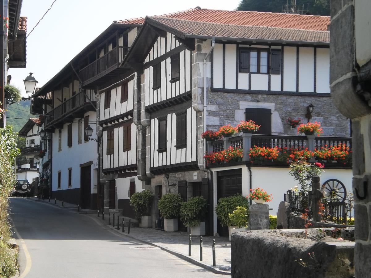 Larraenea Bed And Breakfast Лесака Екстериор снимка